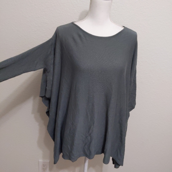 Romeo + Juliet Couture Nordstrom Green Batwing Sweater | Fall Cozy Earthy - Picture 2 of 8